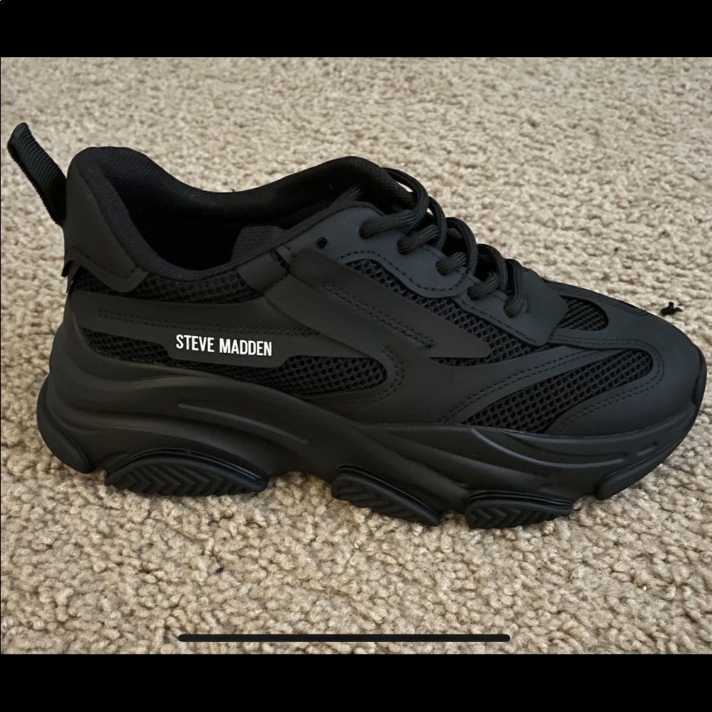 NEW—Steve Madden Possession Black Shoes!!